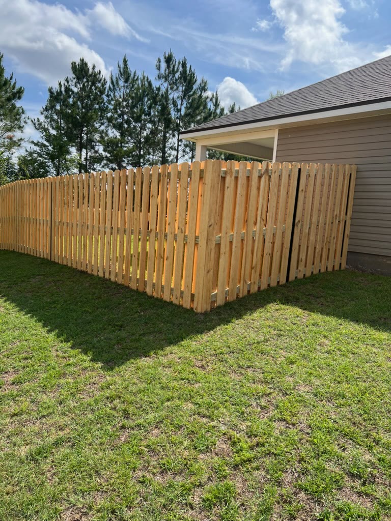 Shadowbox style privacy fence